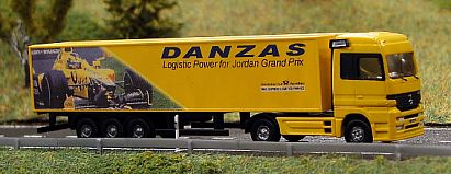 0268 WIKING MB Actros Koffer-Sattelzug rechts DANZAS-Jordan Internet