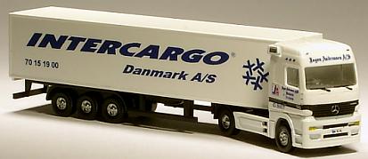 1049 MB Actros Koffer-Sattelzug Intercargo vorn Internet