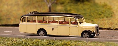 1585 Saurer Bus - lang Schiebedach - rechts - AT - Internet