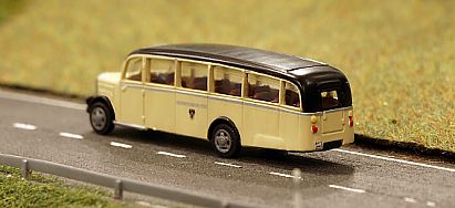 1586 Saurer Bus - lang  - hinten - AT - Internet