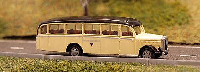 1586 Saurer Bus - lang  - rechts - AT - Internet