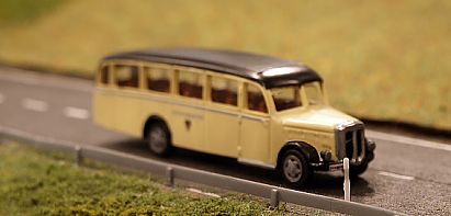 1586 Saurer Bus - lang  - vorn - AT - Internet