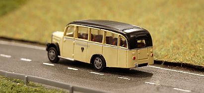1587 Saurer Bus - kurz  - hinten - AT - Internet