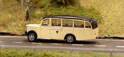 1587 Saurer Bus - kurz  - links - AT - Internet