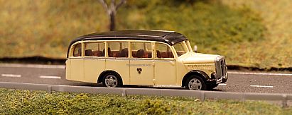 1587 Saurer Bus - kurz  - rechts - AT - Internet