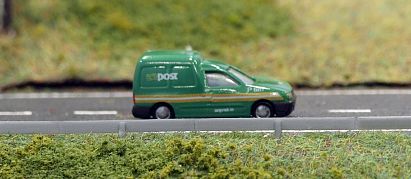 1590 RIETZE -- VW Caddy - Irland Post - rechts - Internet gross