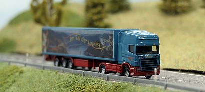 1597 HERPA SCANIA Koffer-Sattelzug - vorn - Heuser - Internet