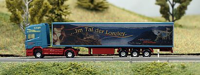 1598 HERPA SCANIA Koffer-Sattelzug - links - Heuser F�r die Spur N unterwegs - Internet