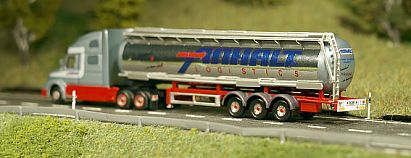 1612 KATO VOLVO VNL 780 -- HERPA Tank-Auflieger - ANHALT - hinten - Internet 1612 KATO VOLVO VNL 780 -- HERPA Tank-Auflieger - ANHALT - hinten - Internet