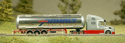 1612 KATO VOLVO VNL 780 -- HERPA Tank-Auflieger - ANHALT - rechts - Internet 1612 KATO VOLVO VNL 780 -- HERPA Tank-Auflieger - ANHALT - rechts - Internet