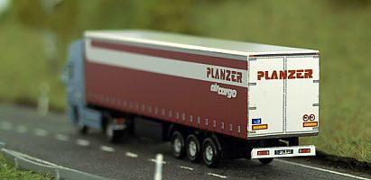 1616 HERPA SCANIA Gardinenplanen - Sattelzug - PLANZER - hinten - Internet 1616 HERPA SCANIA Gardinenplanen - Sattelzug - PLANZER - hinten - Internet