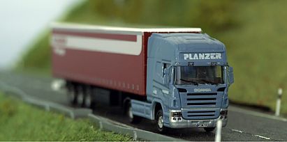 1616 HERPA SCANIA Gardinenplanen - Sattelzug - PLANZER - vorn Internet 1616 HERPA SCANIA Gardinenplanen - Sattelzug - PLANZER - vorn Internet