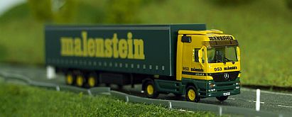 1617 HERPA MB Actros Gardinenplanen-Sattelzug  malenstein - vorn - Internet