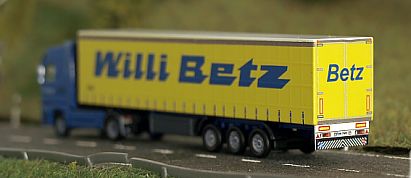 1618 HERPA MB Actros Gardinenplanen-Sattelzug Willi Beetz - hinten - Internet 1618 HERPA MB Actros Gardinenplanen-Sattelzug Willi Beetz - hinten - Internet