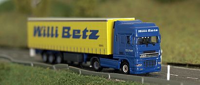 1619 HERPA DAF Gardinenplanen-Sattelzug Willi Beetz - vorn - Internet 1619 HERPA DAF Gardinenplanen-Sattelzug Willi Beetz - vorn - Internet