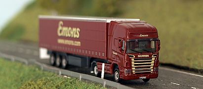 1621 HERPA Scania Gardinenplanen-Sattelzug Emons - vorn - Internet 1621 HERPA Scania Gardinenplanen-Sattelzug Emons - vorn - Internet