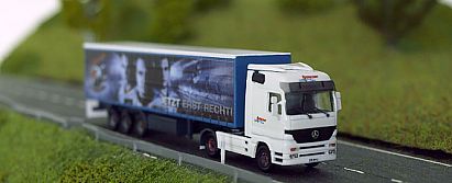 1624 HERPA MB Actros Gardinenplanen - Sattelzug - vorn - Rothermel - DIE ADLER MANNHEIM - Internet 1624 HERPA MB Actros Gardinenplanen - Sattelzug - vorn - Rothermel - DIE ADLER MANNHEIM - Internet