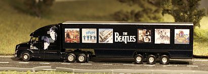 1628 KATO VOLVO VNL 780 - HERPA Grossraum - Kofferauflieger - links - Beatles - Internet 1628 KATO VOLVO VNL 780 - HERPA Grossraum - Kofferauflieger - links - Beatles - Internet