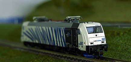 1630 MINITRIX - E-Lok BR 185.2 --12193 - Lokomotion 185 661-6 - vorn rechts - Internet