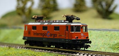 1649 FLEISCHMANN 7343 - Re 44 II 11320 Interregio Cargo der RTS Rail Traction vorn - Internet