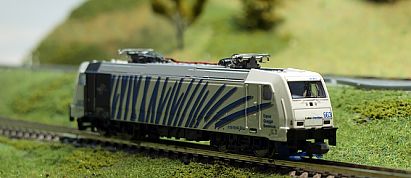 1653 MINITRIX - E-Lok - Lokomotion 185 663-2 - vorn - Internet