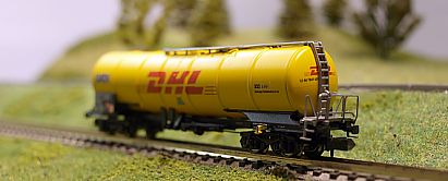 1658 MINITRIX - Knickkesselwagen DHL - rechts - Internet