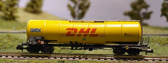 1658 MINITRIX - Knickkesselwagen DHL - seite - Internet gross
