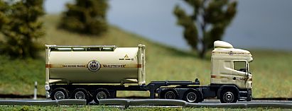 1659 HERPA SCANIA Zugmaschine - Umbau - mit Flüssigkeitscontainer - WARSTEINER - rechts - Internet 1659 HERPA SCANIA Zugmaschine - Umbau - mit Flüssigkeitscontainer - WARSTEINER - rechts - Internet