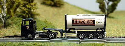 1661 Flüssigkeitscontainer beige mit Auflieger und MAN Zugmaschine - GUINNESS - links - Internet 1661 Flüssigkeitscontainer beige mit Auflieger und MAN Zugmaschine - GUINNESS - links - Internet