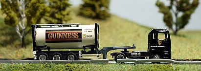 1661 Flüssigkeitscontainer beige mit Auflieger und MAN Zugmaschine - GUINNESS - rechts - Internet 1661 Flüssigkeitscontainer beige mit Auflieger und MAN Zugmaschine - GUINNESS - rechts - Internet