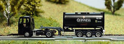 1662 Flüssigkeitscontainer schwarz mit Auflieger und MAN Zugmaschine - GUINNESS - links - Internet 1662 Flüssigkeitscontainer schwarz mit Auflieger und MAN Zugmaschine - GUINNESS - links - Internet