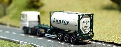 1667 Flüssigkeitscontainer weiss mit Auflieger und MAN Zugmaschine - LANFER - hinten - Internet 1667 Flüssigkeitscontainer weiss mit Auflieger und MAN Zugmaschine - LANFER - hinten - Internet