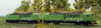 1672 MINITRIX 12193 - E-Lok BR 185.2 - green cargo 1430-1428 Doppeltraktion - Seite vorn - Internet