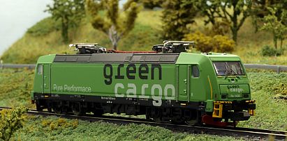 1672 MINITRIX 12193 - E-Lok BR 185.2 - green cargo 1430 - Seite vorn - Internet