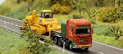 1690 HERPA Umbau - SCANIA Schwertransport-Sattelzug - v d Vlist - vorn - Internet