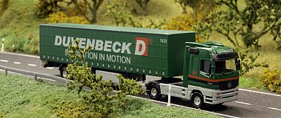 1700 lackieren und beschriften -- HERPA - MB Actros Gardinenplanen-Sattelzug - Duvenbeck - vorn - Internet