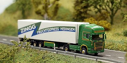 1730 SCANIA  -  K�hlkoffer-Sattelzug - ZINGG - rechts seitlich vorn - Internet