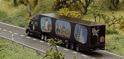 1760 KATO VOLVO VNL 780 - HERPA Grossraum - Kofferauflieger - D�sseldorf - hinten - Internet