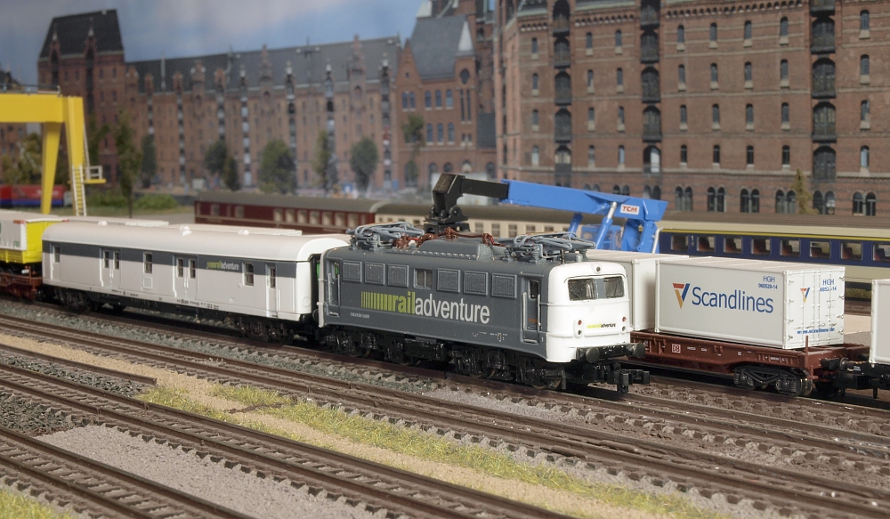 1763 - 1764  Fleischmann - 8189 - D-RADVE 568090-94 005-3 - railadventure Begleitwagen und Fleischmann - 7333 - E-Lok -  railadventure 139 558-1 - Bild 2