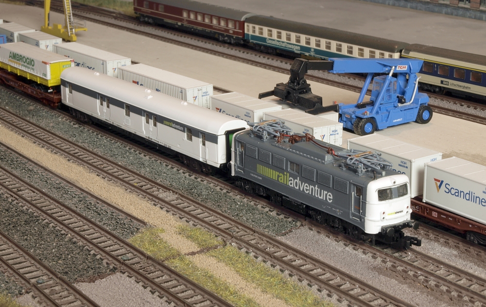 1763 - 1764  Fleischmann - 8189 - railadventure Begleitwagen und Fleischmann - 7333 - E-Lok -  railadventure 139 558-1 - Bild 3