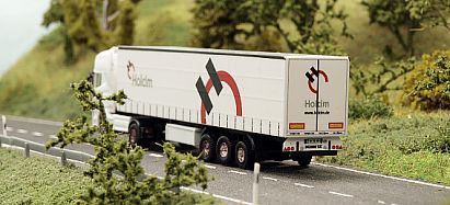 1779 SCANIA Gardinenplanen - Sattelzug -- HOLCIM - hinten - Internet