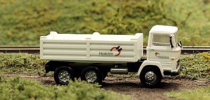 1783 MB Pritschen LKW -- HOLCIM - rechts - Internet