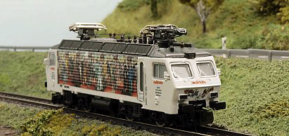 1797-ROCO-Re4-4----SOB-446-150-Jahre-Schweizer-Bahnen---vorn-2---Internet