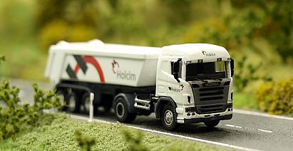 1808 SCANIA Hinterkipper Sattelzug - HOLCIM - vorn - Internet