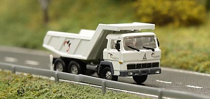 1811 MAN Hinterkipper LKW - HOLCIM - vorn - Internet