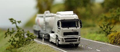 1849 VOLVO - Silo - Sattelzug - HOLCIM - vorn - Internet