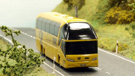 1872 Rietze Bus - Starliner - ADAC - Deutsche Post  - vorn - Internet gross