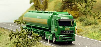 1873 VOLVO - AGRAVIS Silo-Sattelzug - vorn - Internet 1873 VOLVO - AGRAVIS Silo-Sattelzug - vorn - Internet