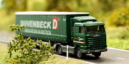 1898 ROCO - SCANIA  - Gardinenplanen-Sattelzug DUVENBECK - vorn - Internet