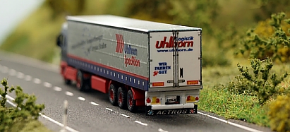 1913 MB Actros - Gardinenplanen Sattelzug - hinten -  uhlhorn Logistic - Internet